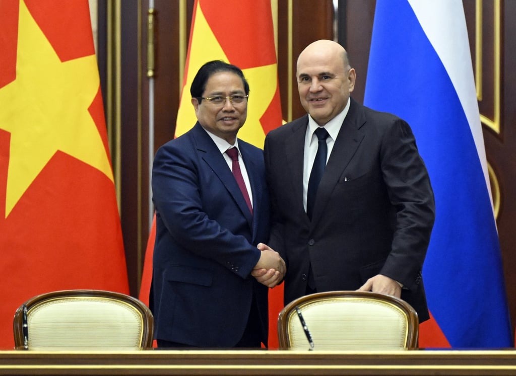 Vietnamese Prime Minister Pham Minh Chinh (left) and his Russian counterpart Mikhail Mishustin in Moscow on Monday, during which they agreed to expand cooperation in various areas. Photo: EPA
