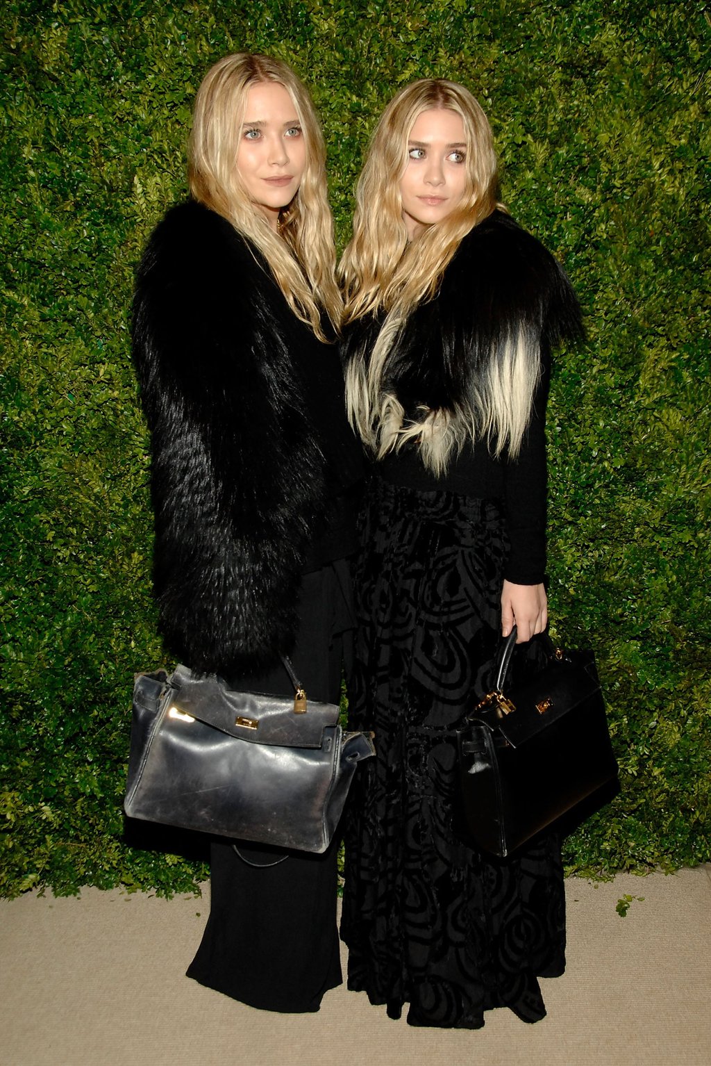 The Olsen sisters Mary-Kate and Ashley showed contrasting taste in bags at the 2010 CFDA/Vogue Fashion Fund Awards in New York. Photo: Getty Images The Olsen sisters Mary-Kate and Ashley showed contrasting taste in bags at the 2010 CFDA/Vogue Fashion Fund Awards in New York. Photo: Getty Images