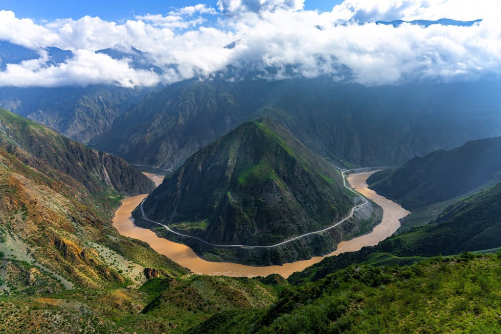 To conduct their investigation, the research team examined a stalagmite from Heshang Cave in the central Yangtze Valley, creating a meticulously dated “rainfall yearbook.” Photo: Shutterstock