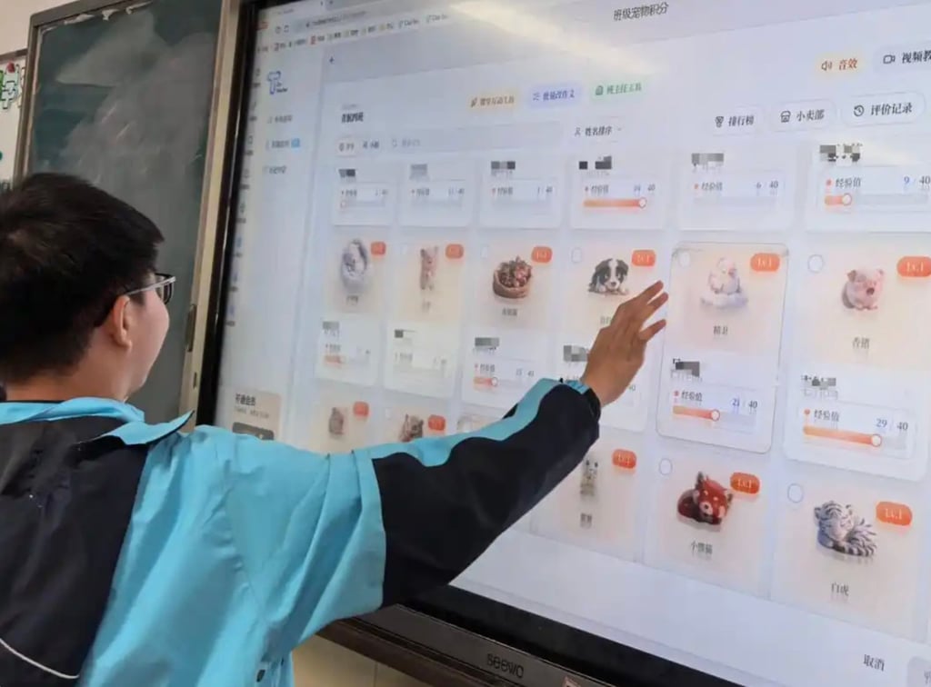 A school pupil uses an interactive screen to choose his digital pet. Photo: baijiahao.baidu.com