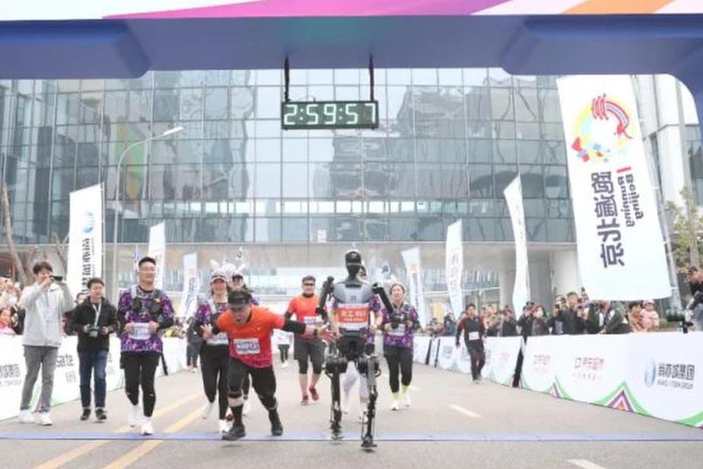 A Tiangong robot served as a pacer at the 2024 Beijing Yizhuang Half Marathon, and sprinted to the finish line alongside the competitors. Photo: SCMPOST A Tiangong robot served as a pacer at the 2024 Beijing Yizhuang Half Marathon, and sprinted to the finish line alongside the competitors. Photo: SCMPOST