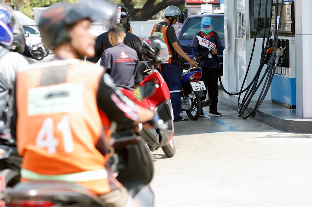 Motorists queue to fill up at a petrol station in Bangkok, Thailand, on March 17 amid the Iran war. Photo: EPA