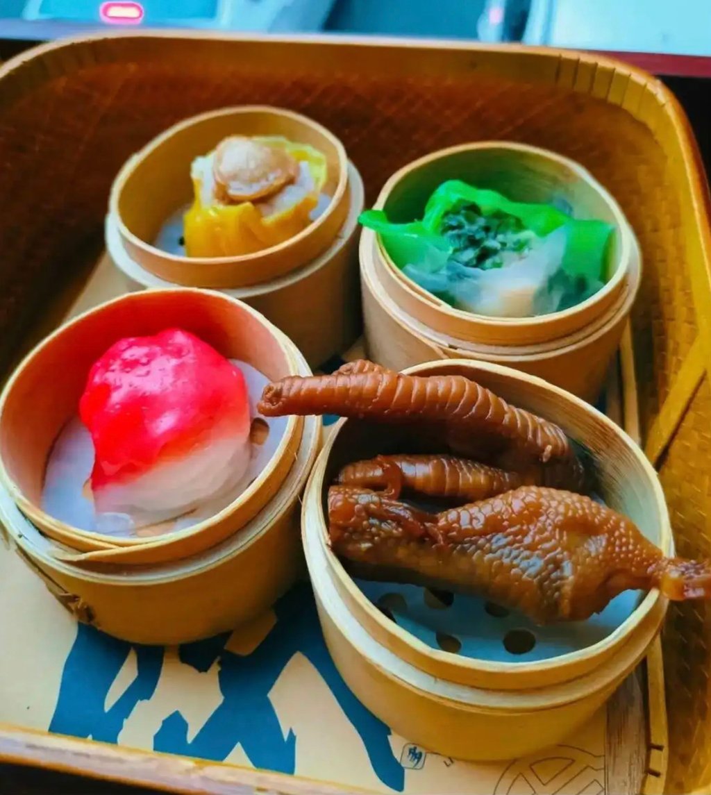 Dim Sum-thing special: Travellers can even tuck into food on some buses. Photo: baijiahao.baidu.com