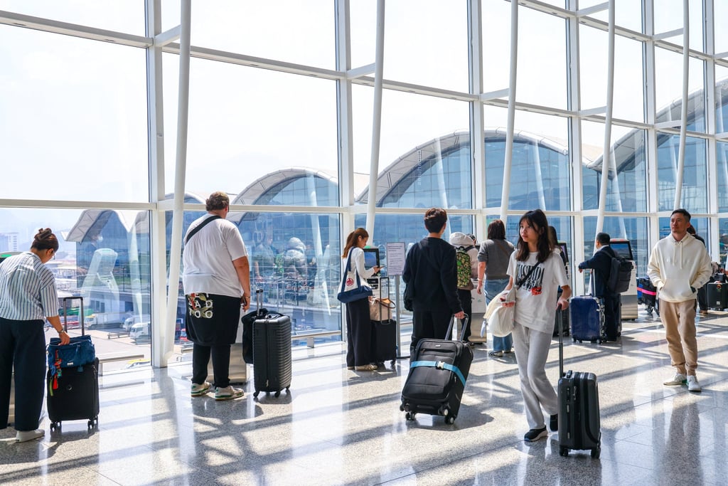 Passengers at Hong Kong International Airport’s departure hall. Photo: Dickson Lee Passengers at Hong Kong International Airport’s departure hall. Photo: Dickson Lee