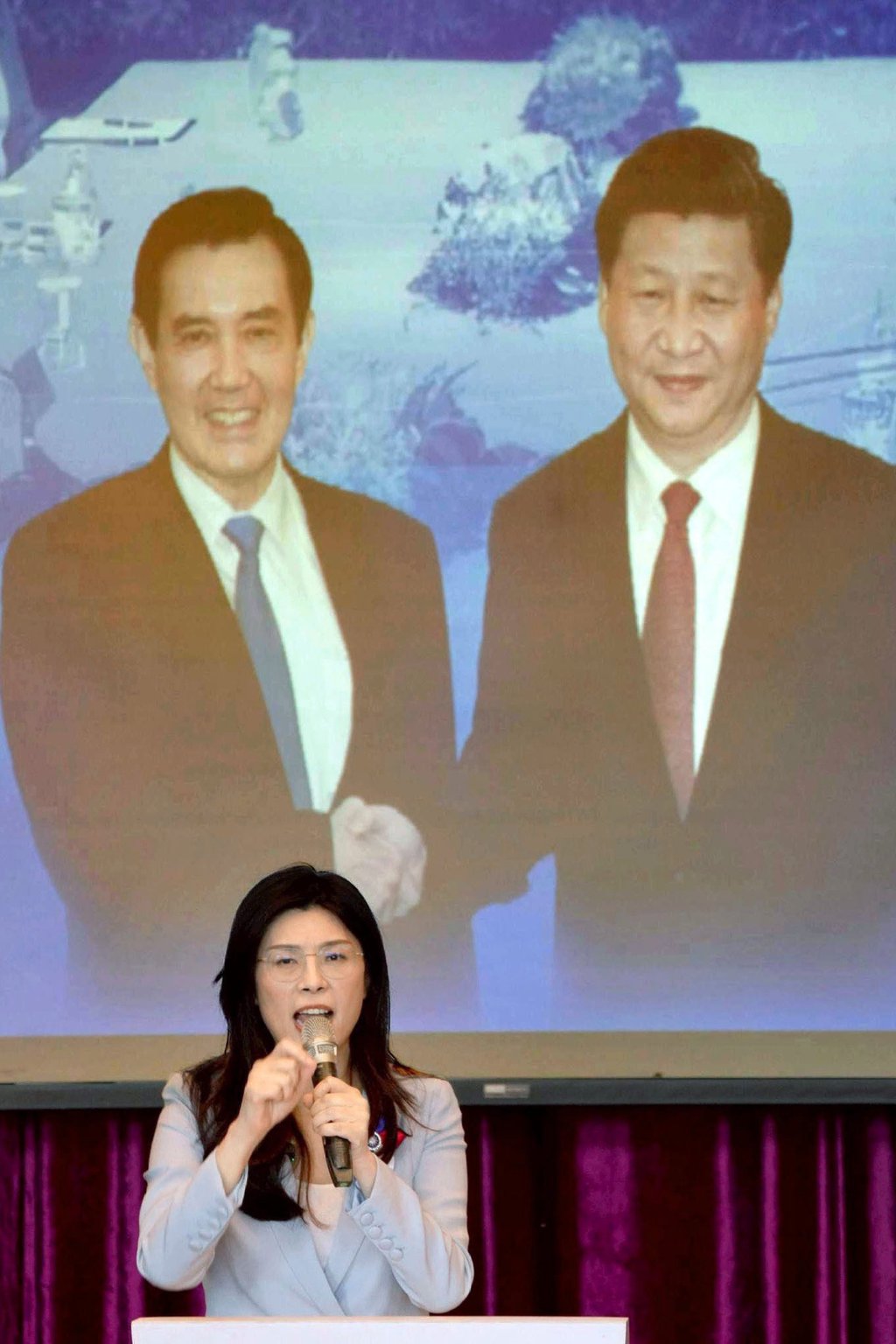 Cheng Li-wun speaks at an event in Taipei last November. The backdrop shows former Taiwanese leader Ma Ying-jeou (left) and Beijing’s Xi Jinping. Photo: Kyodo