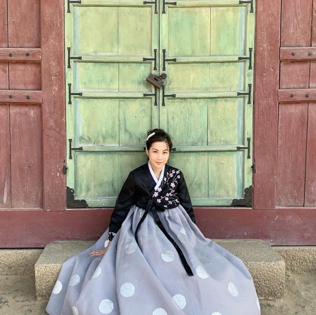 Irene Choi plays Joy Kwon, a sarcastic and no-nonsense third-year medical student in The Pitt. Photo: @irenechoi/Instagram