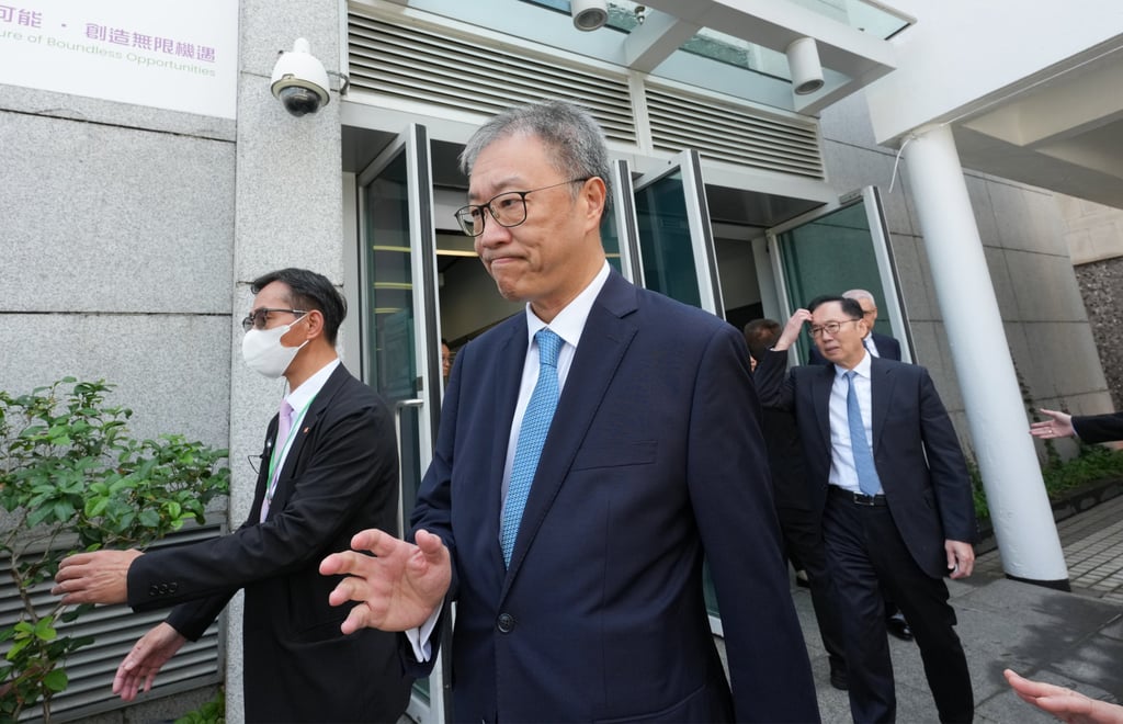 Justice David Lok, the independent committee’s chairman, outside City Gallery in Central, where the hearing is being held. Photo: Jelly Tse