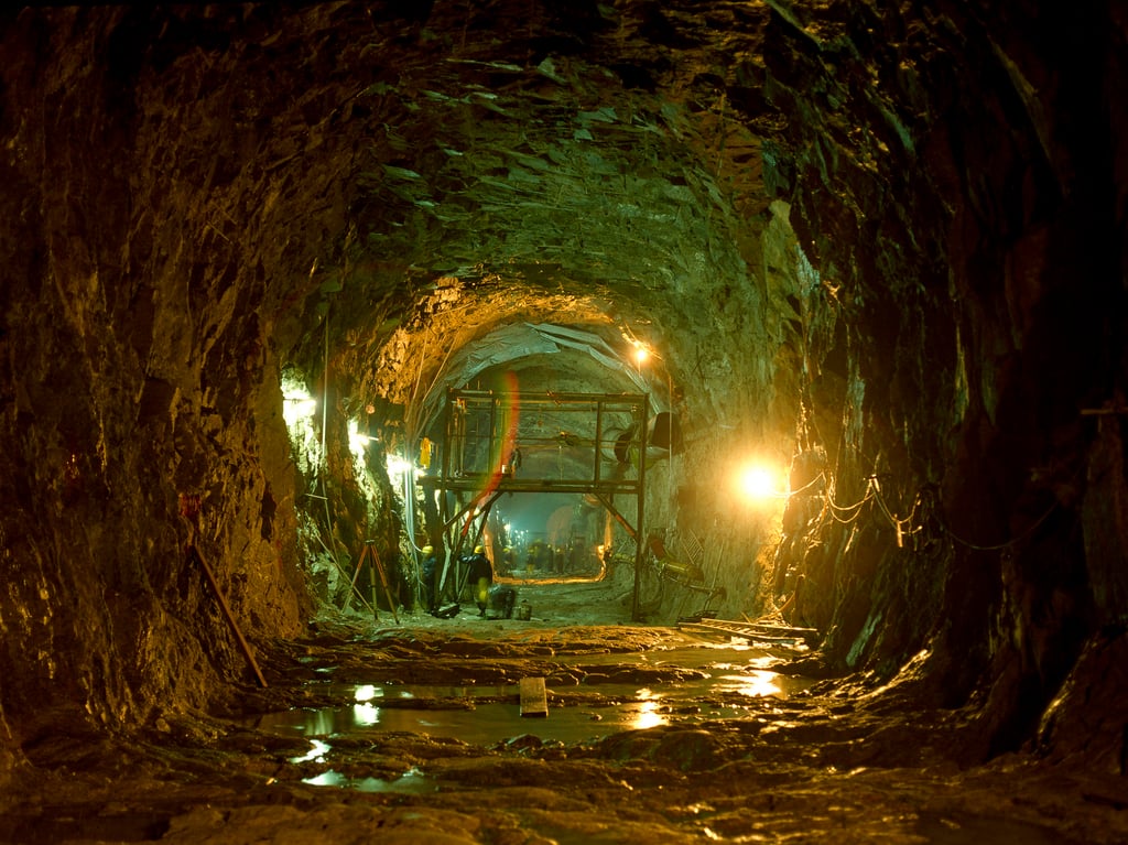 January 1984: a tunnel is dug through bedrock to connect Victoria Harbour with the HSBC Main Building to supply seawater for its air conditioning system and washrooms. At a depth of 75 metres, the tunnel passes well below Central MTR station. Photo: Ian Lambot January 1984: a tunnel is dug through bedrock to connect Victoria Harbour with the HSBC Main Building to supply seawater for its air conditioning system and washrooms. At a depth of 75 metres, the tunnel passes well below Central MTR station. Photo: Ian Lambot