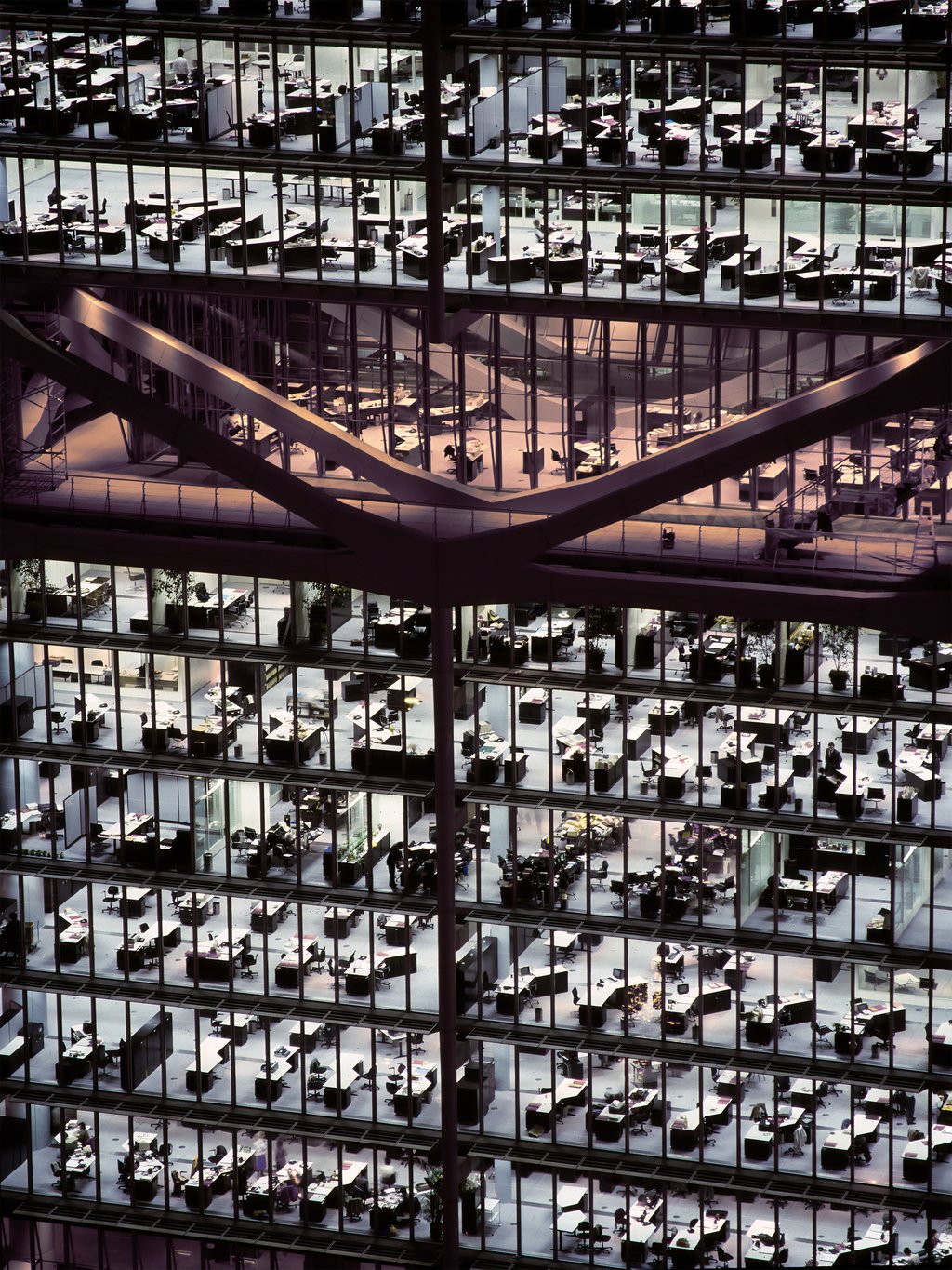 The column-free building’s flexibility in office planning and its transparency may be best appreciated at night. Fluid spaces, avoiding corridors and enclosed areas, reward users with striking prospects towards Kowloon or The Peak. Photo: Ian Lambot The column-free building’s flexibility in office planning and its transparency may be best appreciated at night. Fluid spaces, avoiding corridors and enclosed areas, reward users with striking prospects towards Kowloon or The Peak. Photo: Ian Lambot