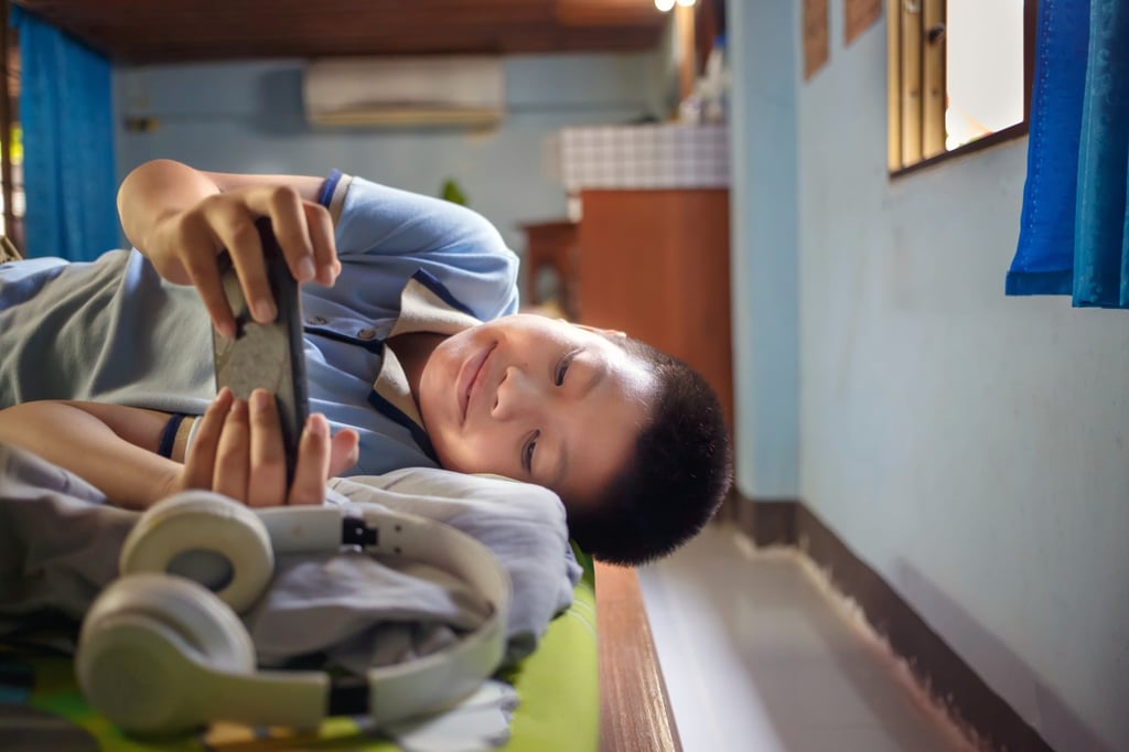 Research suggests that excessive time online may be making children less smart. Photo: Shutterstock Research suggests that excessive time online may be making children less smart. Photo: Shutterstock