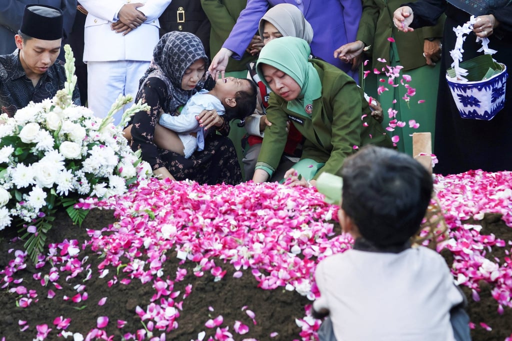 Relatives react next to the grave of Farizal Rhomadhon, a UN peacekeeper killed in Lebanon, at a funeral ceremony at Giripeni Heroes Cemetery complex in Kulon Progo, Yogyakarta, Indonesia, on Sunday. Photo: Reuters