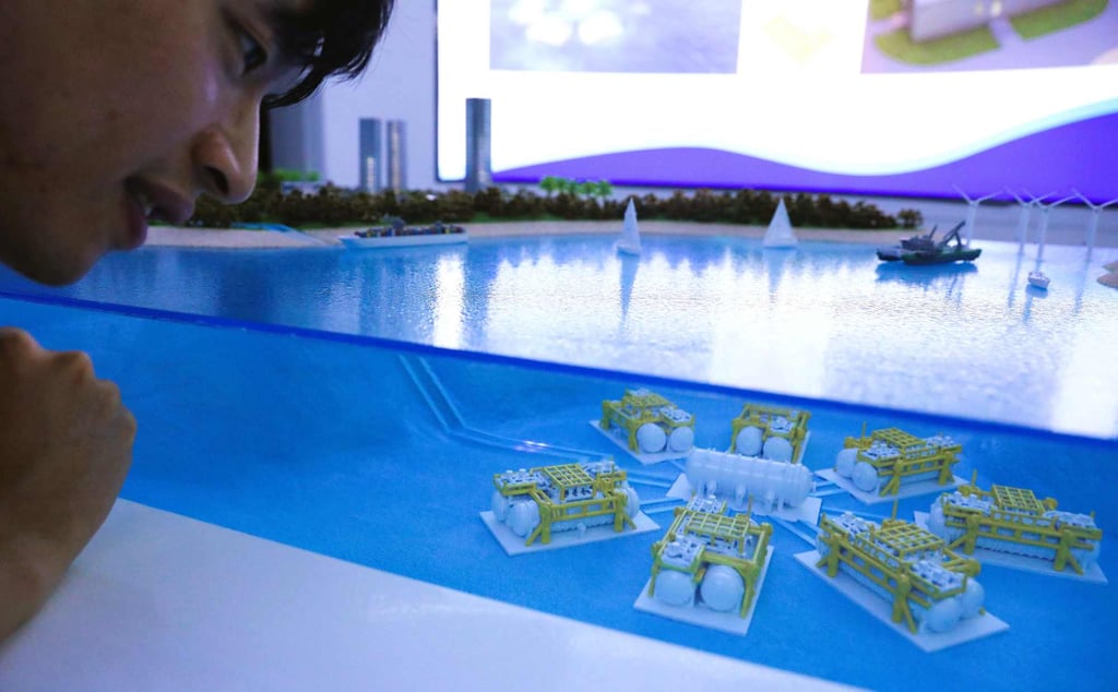 A visitor observes a miniature model of undersea data cabins for an undersea data centre, in Lingshui, south China’s Hainan province, Sept. 25, 2025. Photo: Xinhua
