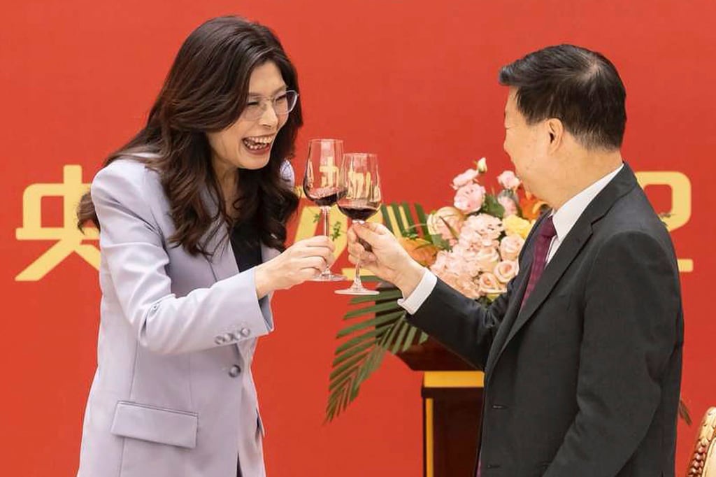 Kuomintang leader Cheng Li-wun raises her glass during a Nanjing dinner gala with Song Tao, director of China’s Taiwan Affairs Office on Tuesday. Photo: AP