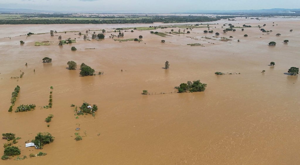Houses and farm lands are seen submerged after heavy rains in Tuguegarao City, the Philippines, in 2025. Photo: AFP
