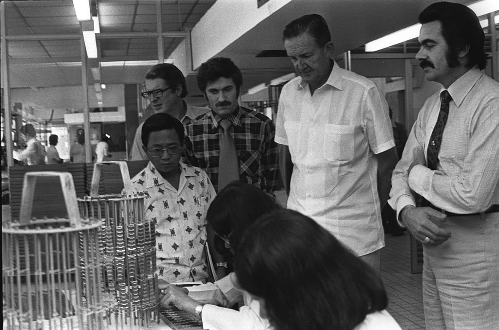 Governor Sir Murray MacLehose (second from right) visiting Stelux Manufacturing in 1974. On the right is Albert Gazeley, director and general manager of the company. Photo: C. Y. Yu/ SCMP Archives