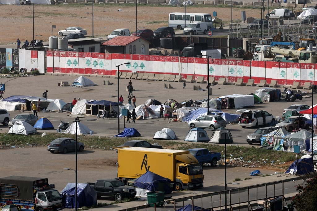 Tents of internally displaced people set up a makeshift camp on a waterfront in Beirut, Lebanon, as Israel bombards it, April 4. Photo: EPA Tents of internally displaced people set up a makeshift camp on a waterfront in Beirut, Lebanon, as Israel bombards it, April 4. Photo: EPA