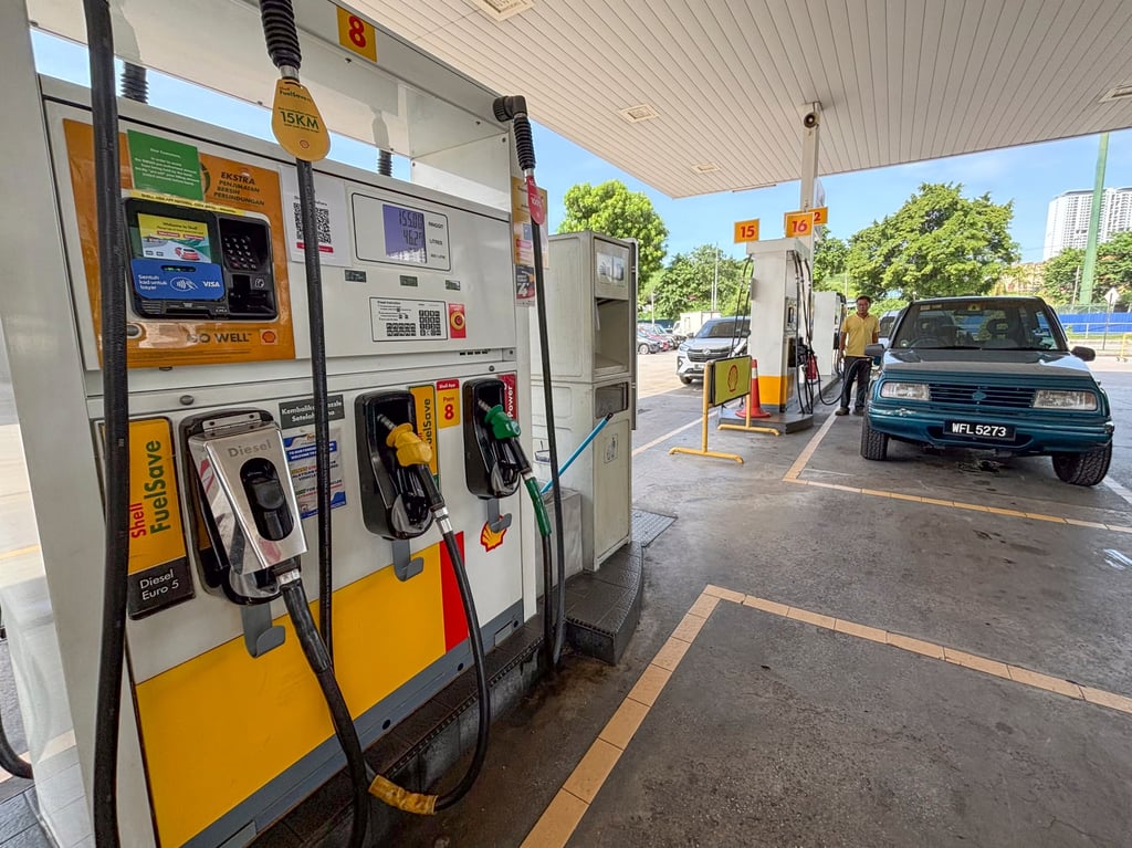 A car owner pumps at a petrol station in Kuala Lumpur. Subsidised RON95 in Malaysia is fixed at 1.99 ringgit a litre for eligible users. Photo: AP