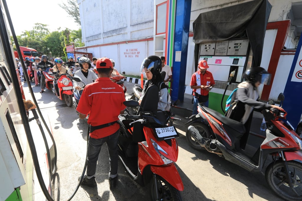 Motorcyclists queue to fill their tanks with fuel at a petrol station in Banda Aceh, Indonesia, on Tuesday. Photo: EPA