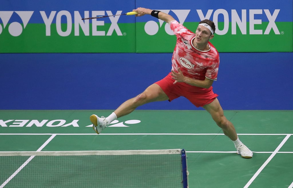 Viktor Axelsen, seen here against Hong Kong’s Lee Cheuk-yiu at the India Open last year, used his height and giant wingspan to good effect. Photo: EPA-EFE
