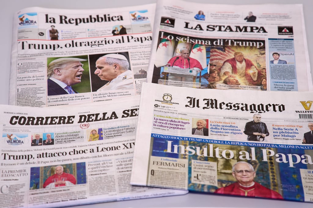 Alguns jornais italianos publicaram os comentários do presidente dos EUA, Donald Trump, sobre o Papa Leão nas manchetes de primeira página. Alguns jornais italianos publicaram os comentários do presidente dos EUA, Donald Trump, sobre o Papa Leão nas manchetes de primeira página.