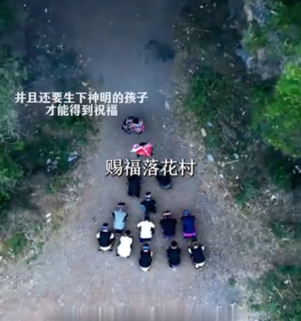 The above re-enactment shows a young woman, in red, outside a cave. Photo: bilibili