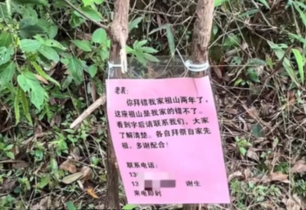 In southern China, a woman was astonished to discover that she and her family had been mistakenly tending to the wrong grave for two years after finding a note from another villager, revealing the mix-up. Photo: bilibili.com