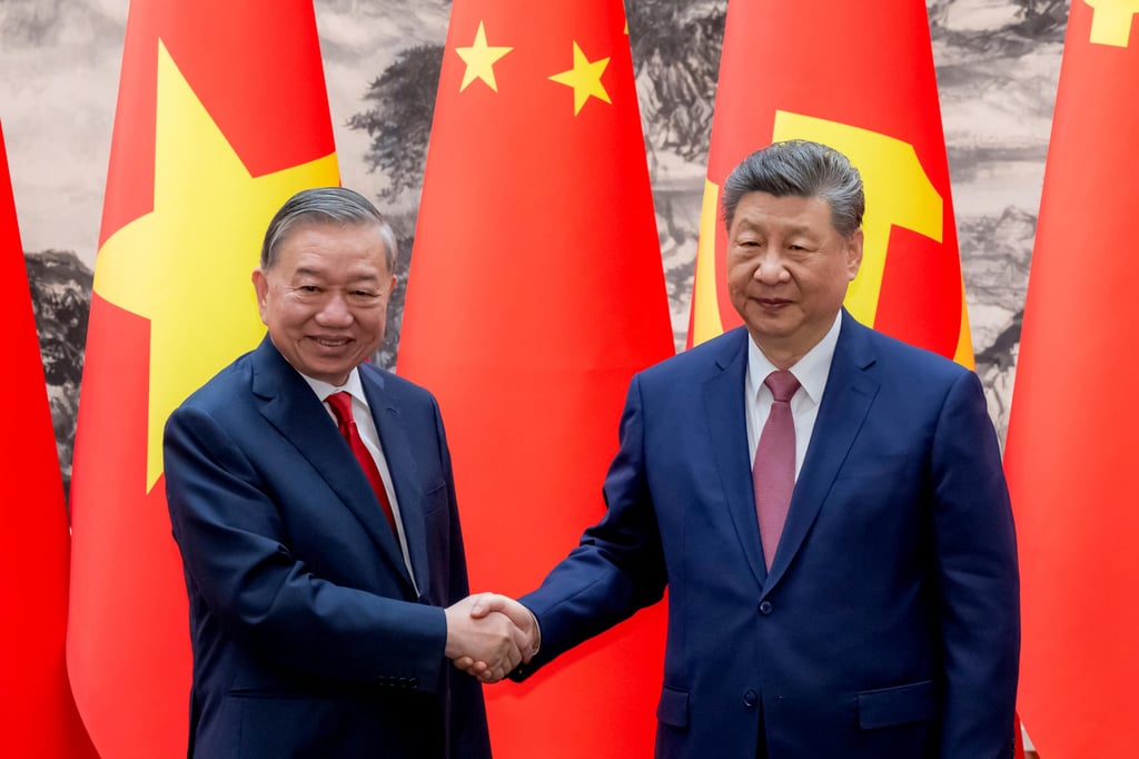 President Xi Jinping shakes hands with Vietnamese President To Lam (left) at the Great Hall of the People in Beijing on Wednesday, Photo: Xinhua