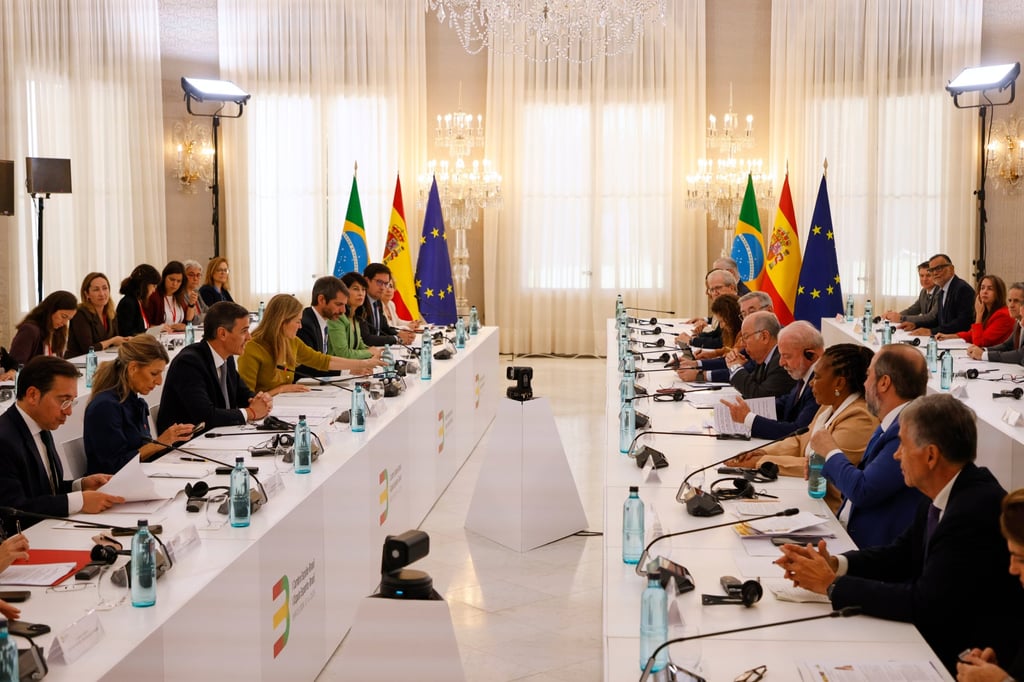Spain’s Prime Minister Pedro Sanchez (centre left) and Brazil’s President Luiz Inacio Lula da Silva (centre right) attend a summit in Barcelona on Friday. Photo: AP