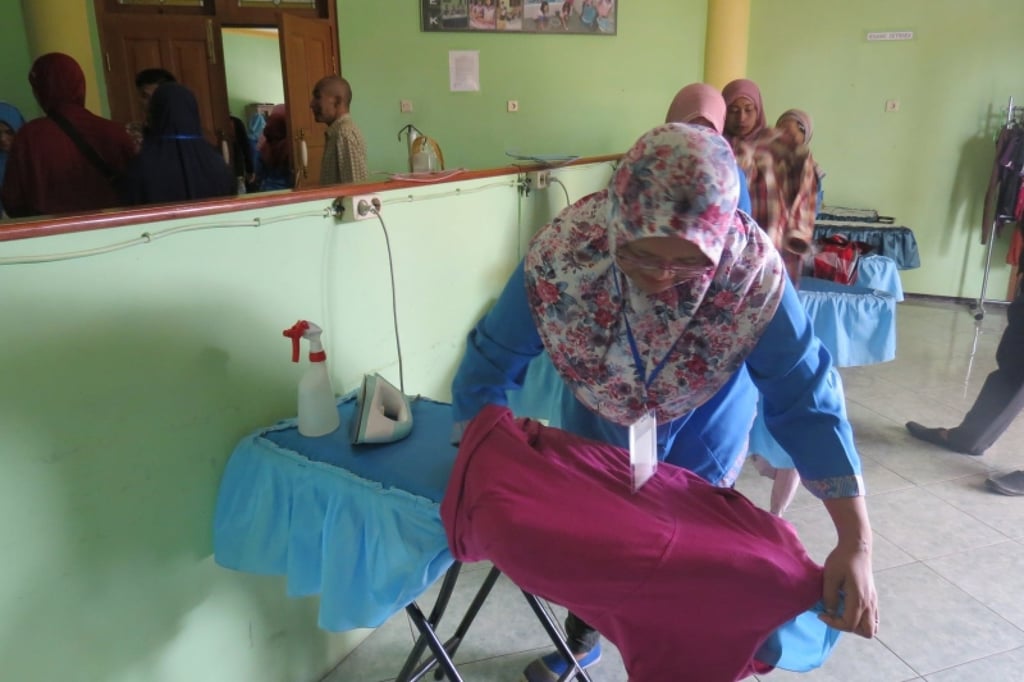 Domestic workers in Indonesia undergo skills training. Photo: International Labour Organization