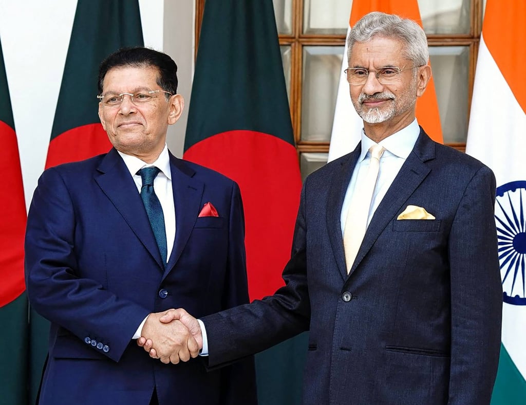 India’s Foreign Minister S. Jaishankar (right) shakes hands with his Bangladeshi counterpart, Khalilur Rahman, during a meeting in New Delhi on April 8. Photo: India’s Ministry of External Affairs/AFP