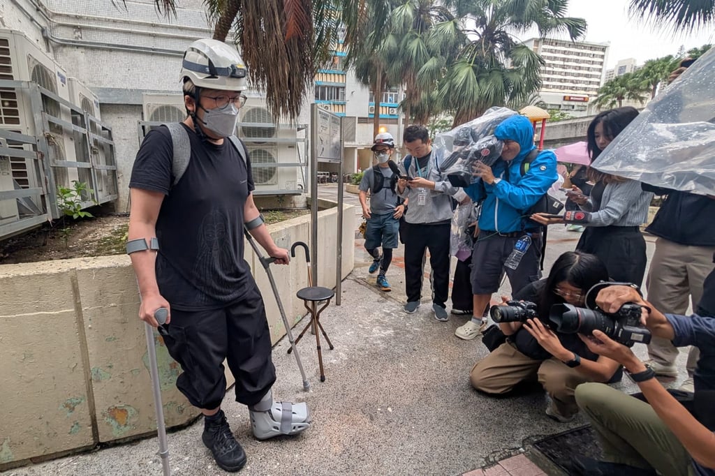 Mr Kwok was forced to make the climb to his flat with fractured leg. Photo: Kristen Cheung