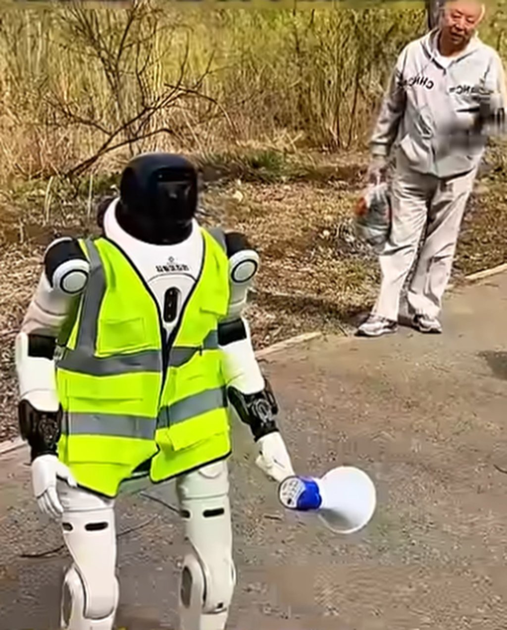 On patrol: The loudhailer touting automaton going about its work. Photo: Baidu