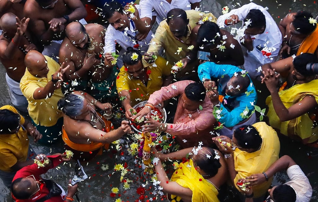Hindu devotees pray near the Batu Caves Temple in Kuala Lumpur during a Thaipusam procession on January 25, 2024. Photo: EPA-EFE