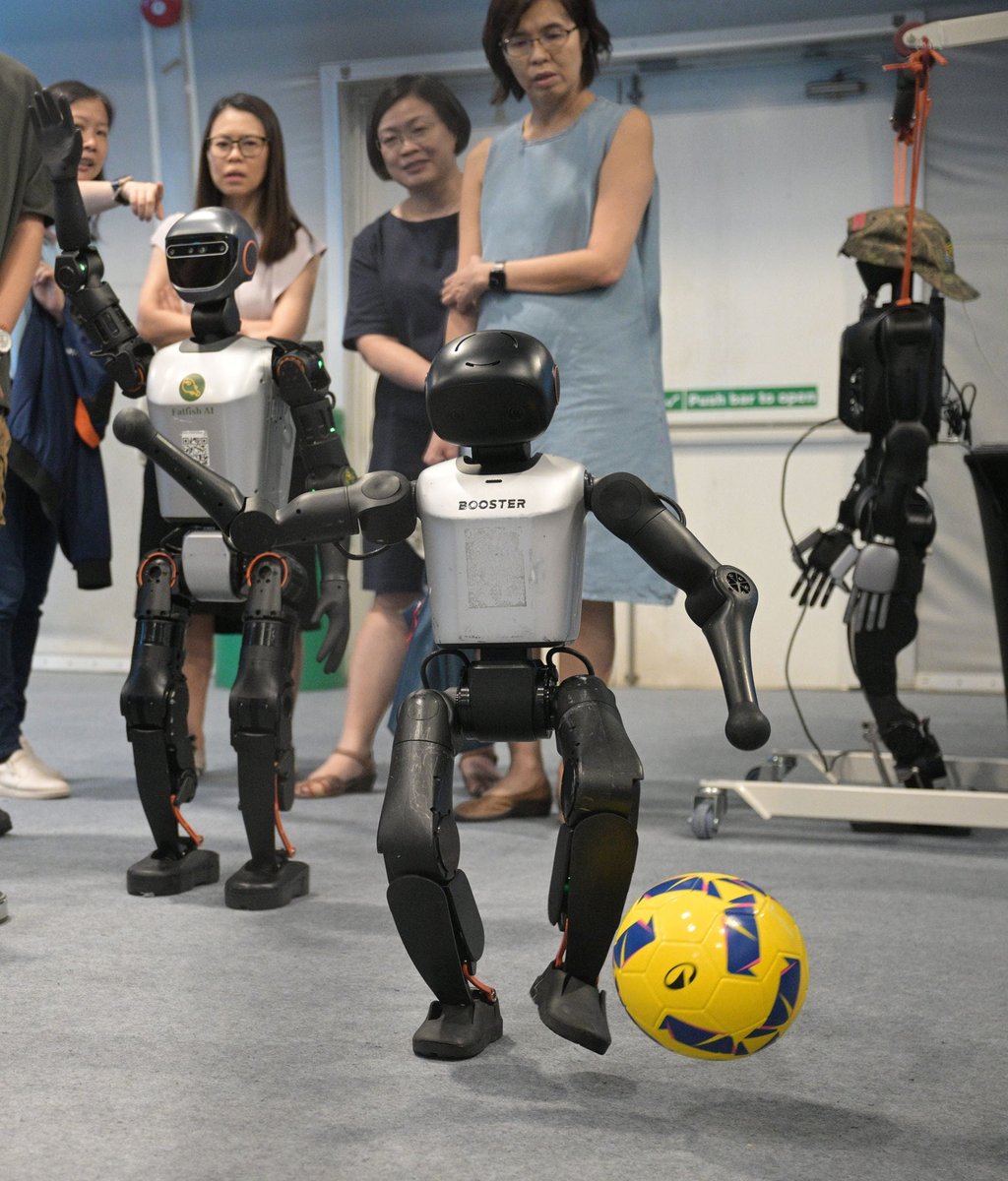 A robot plays football during “RoboFest 2026” at the Singapore Science Centre Singapore on April 9. Photo: Xinhua