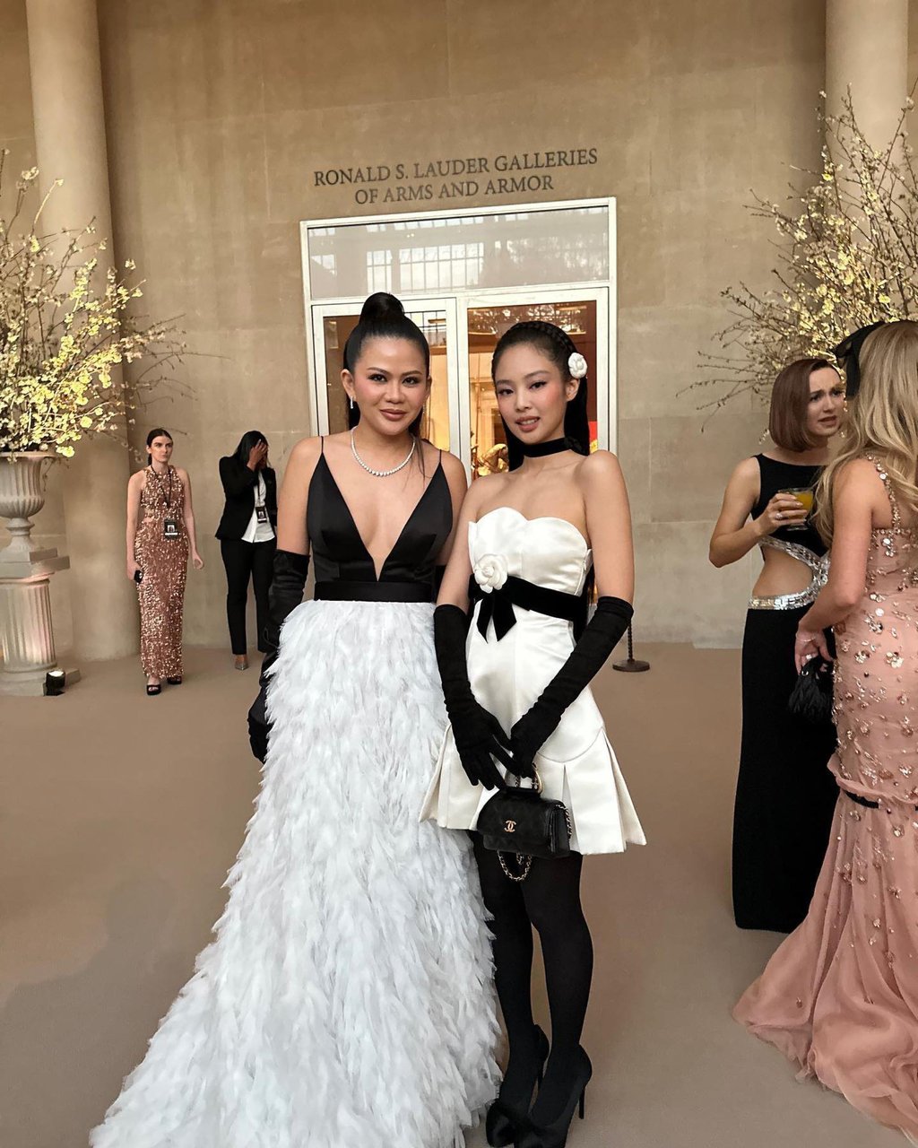 Nichapat Suphap with Jennie from Blackpink at the 2023 Met Gala. Photo: @BPQueens016/X