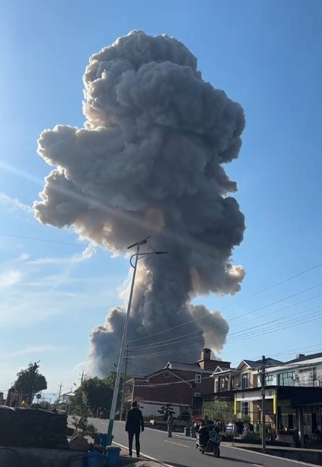 A fireworks factory explosion in Liuyang, Hunan province Monday has killed 21 people and injured 61 others, state media said. Photo: CCTV