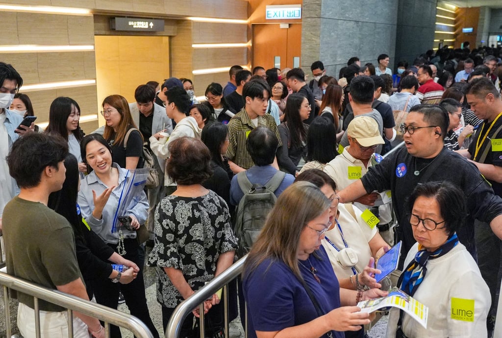 Buyers queue to buy flats at the Lime Spark project on Saturday. Photo: Eugene Lee