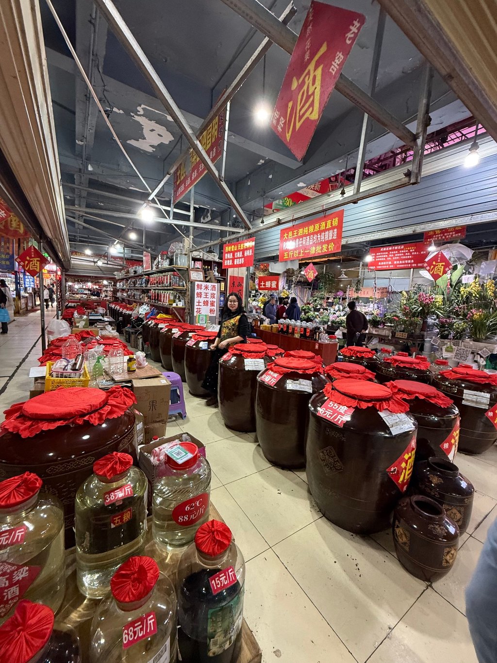 Containers full of baijiu are lined in rows at the Yulin Comprehensive Market in Chengdu. Photo: Pin Yen Tan Containers full of baijiu are lined in rows at the Yulin Comprehensive Market in Chengdu. Photo: Pin Yen Tan