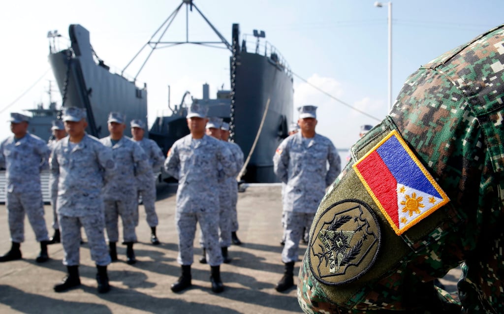 Philippine Navy troops stand at attention during a send-off ceremony at Sangley Point on October 17, 2018. Photo: AP