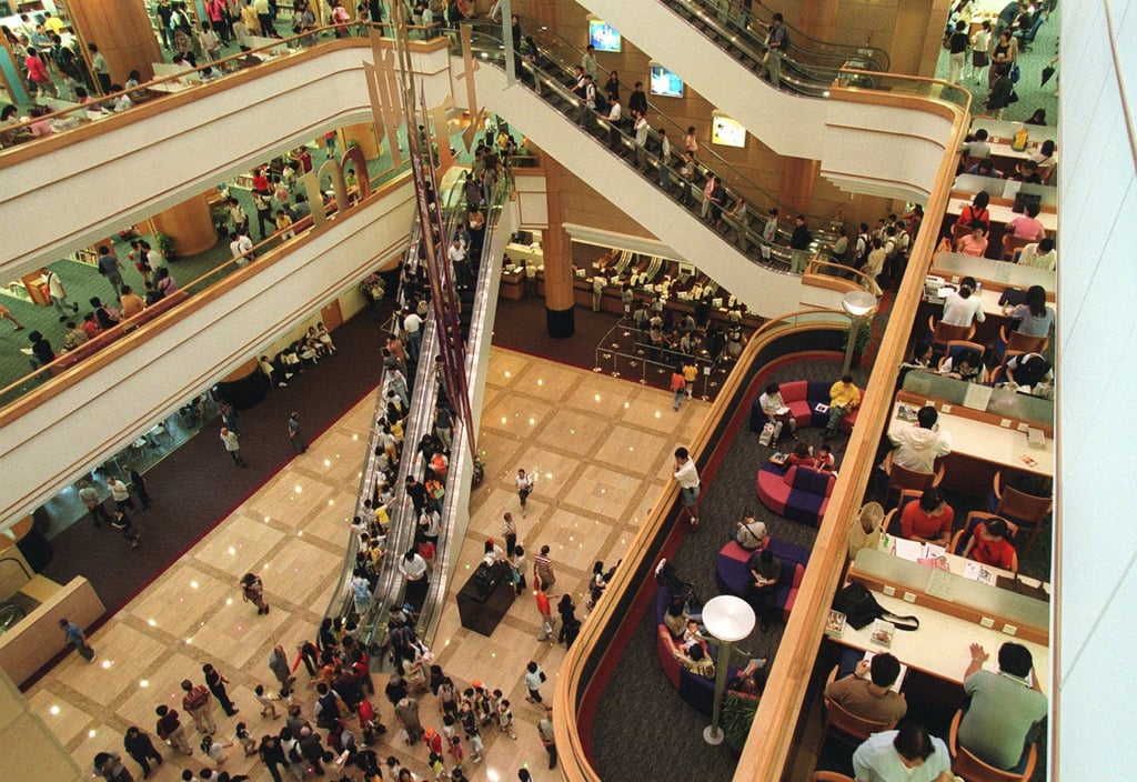 About 600 people queued to be among the first to explore the new library. Photo: David Wong