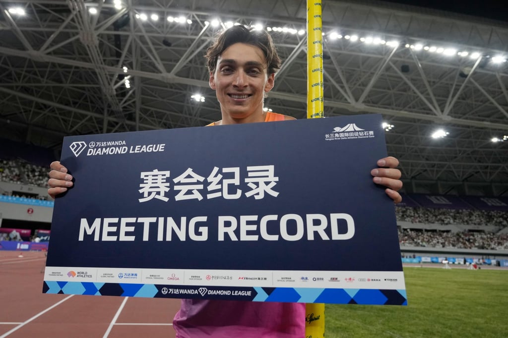 Armand Duplantis set a Shanghai meet record after sewing up his win early. Photo: AP