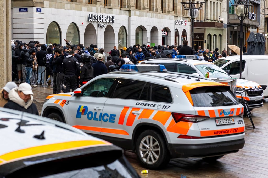 Swiss police officers secure the area where customers queue to buy the new “Royal Pop” watch in Geneva on Saturday. Photo: EPA Swiss police officers secure the area where customers queue to buy the new “Royal Pop” watch in Geneva on Saturday. Photo: EPA