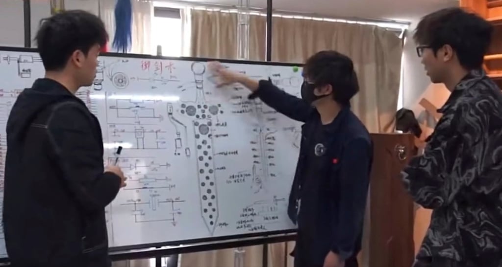 Fan Shisan’s team discuss detailed plans for the flying sword creation using a whiteboard. Photo: Sina