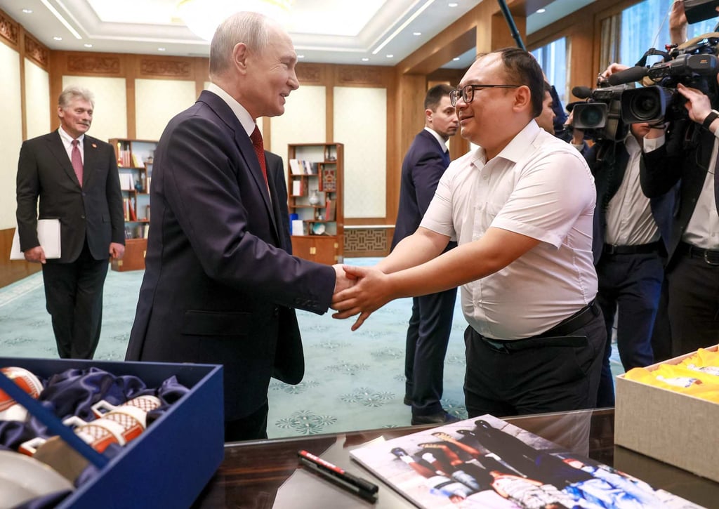 Russian President Vladimir Putin meets Peng Pai on Wednesday, nearly 26 years after they were photographed together after a chance encounter in Beijing’s Beihai Park. Photo: AFP Russian President Vladimir Putin meets Peng Pai on Wednesday, nearly 26 years after they were photographed together after a chance encounter in Beijing’s Beihai Park. Photo: AFP