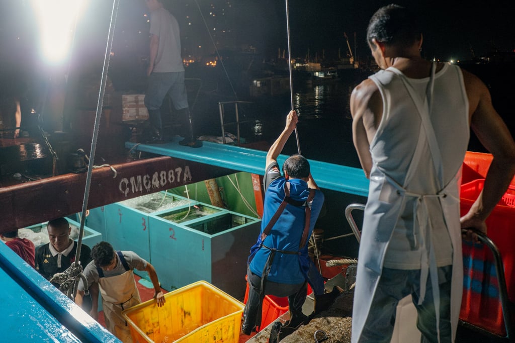 Fishermen and workers at Aberdeen Wholesale Fish Market offload the morning’s fresh catch at 4am. Photo: Alexander Mak