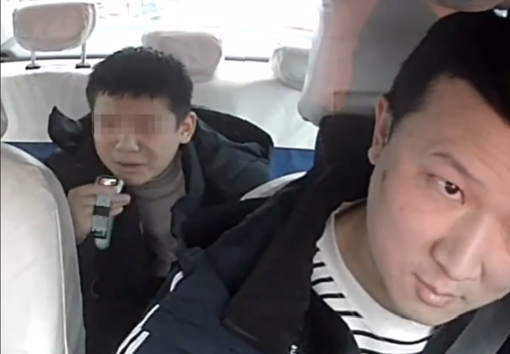 An image from the taxi’s surveillance camera shows the boy calling his mother as the driver looks in the rear-view mirror Photo: Douyin An image from the taxi’s surveillance camera shows the boy calling his mother as the driver looks in the rear-view mirror Photo: Douyin