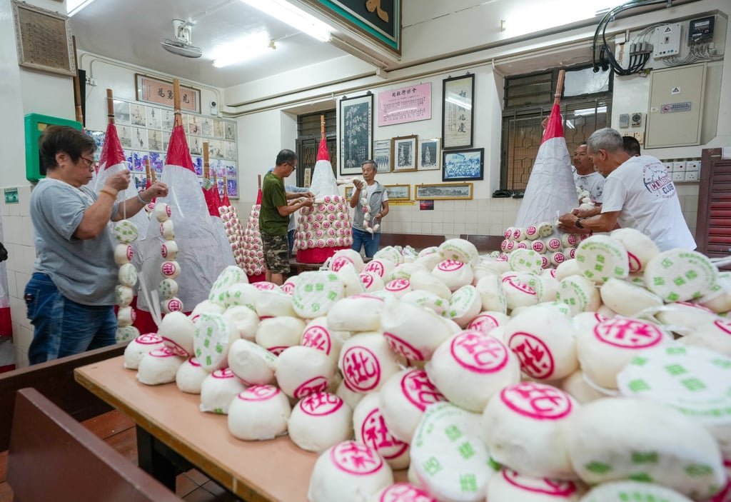 Villagers make buns in preparation for the upcoming Cheung Chau Bun Festival. Photo: Sam Tsang Villagers make buns in preparation for the upcoming Cheung Chau Bun Festival. Photo: Sam Tsang