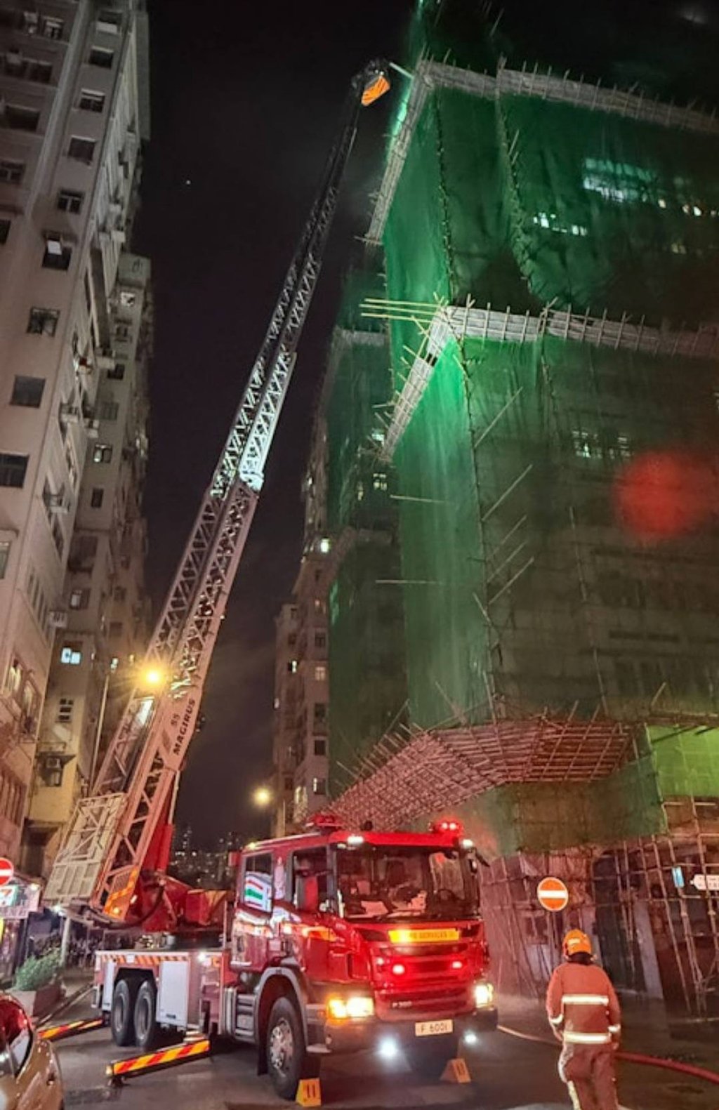 Firefighters tackle a late-night blaze at Man Yuen Building in Jordan Photo: Handout