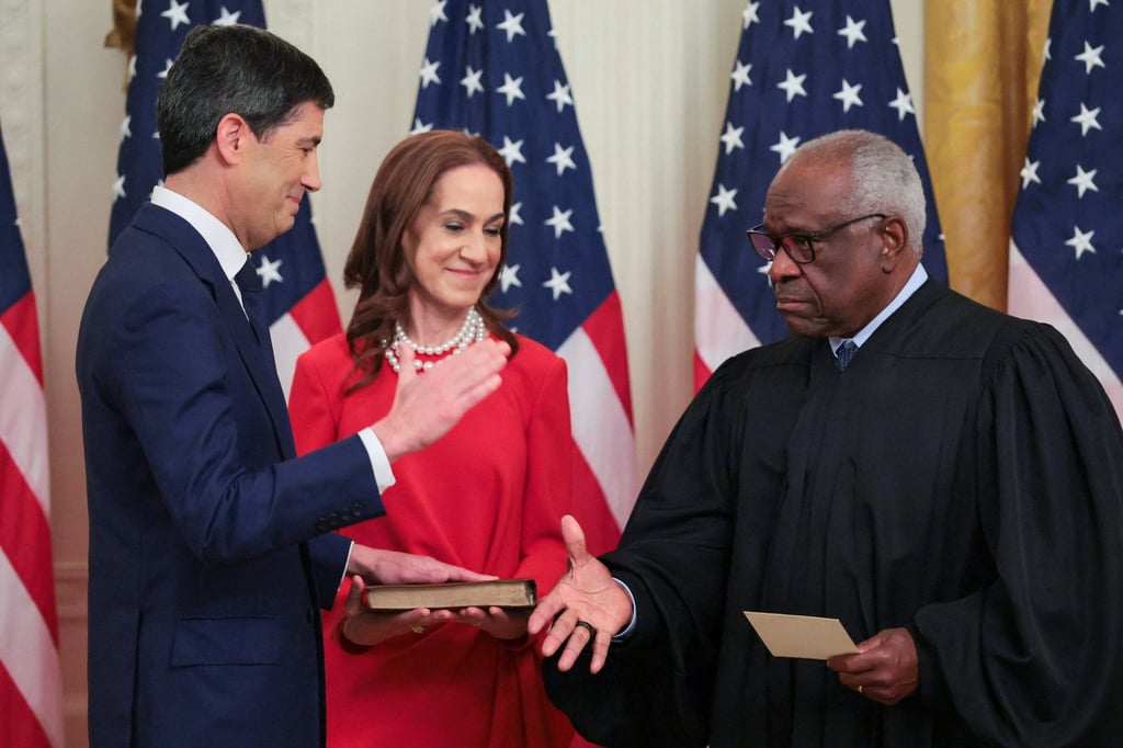 U. Supreme Court justice Clarence Thomas shakes hands with the new Federal Reserve Chair Kevin Warsh, with Warsh’s wife Jane Lauder next to them, at the White House on Friday. Photo: Reuters U. Supreme Court justice Clarence Thomas shakes hands with the new Federal Reserve Chair Kevin Warsh, with Warsh’s wife Jane Lauder next to them, at the White House on Friday. Photo: Reuters