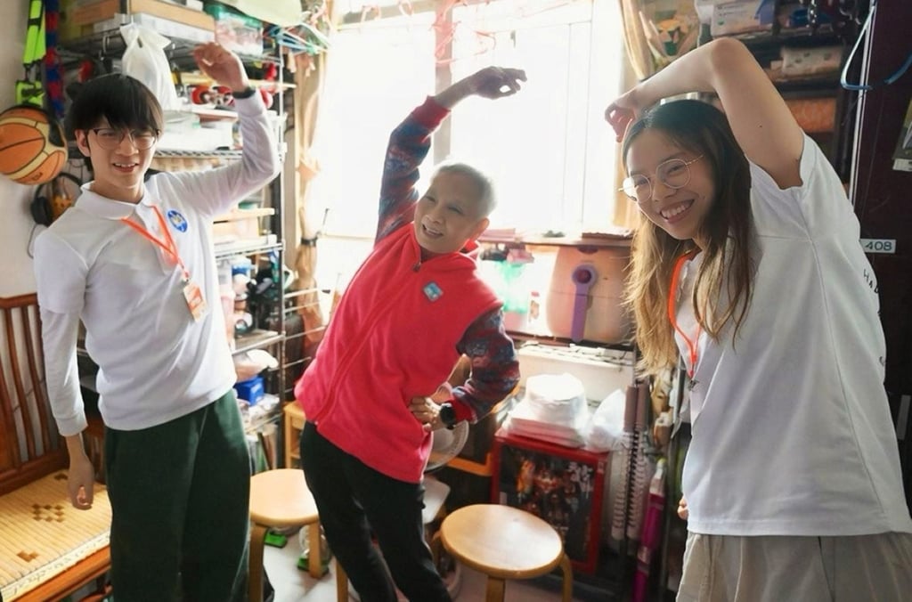 JC Scholars Sunny Wong (left) and Winnie Pang (right) at a JC Scholar volunteer event.